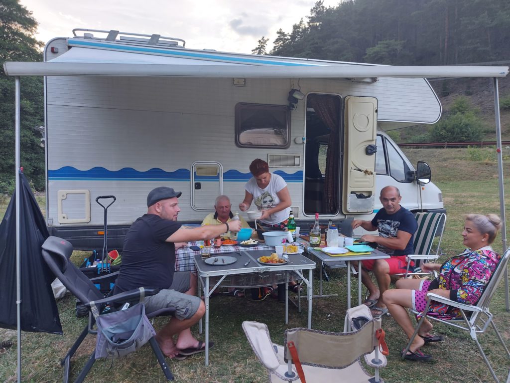 Rumänien Vanlife wir werden zum Essen von einheimischen eingeladen