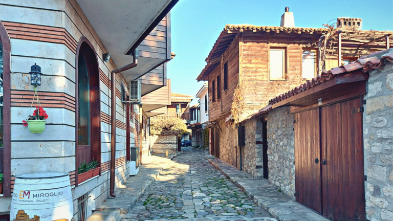 Nessebar eine kleine Hafenstadt auf unserer Bulgarien Vanlife Tour