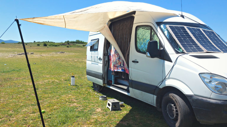 Vanlife in Bulgarien mit dem Campervan freistehen am See